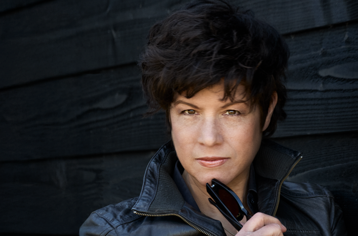 Truus Druyts closer sunglasses foto Manon de Koning